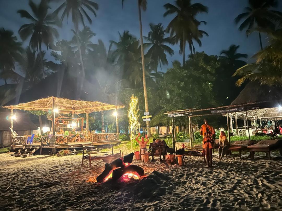 Juani Beach Bungalows Kilindoni Eksteriør billede